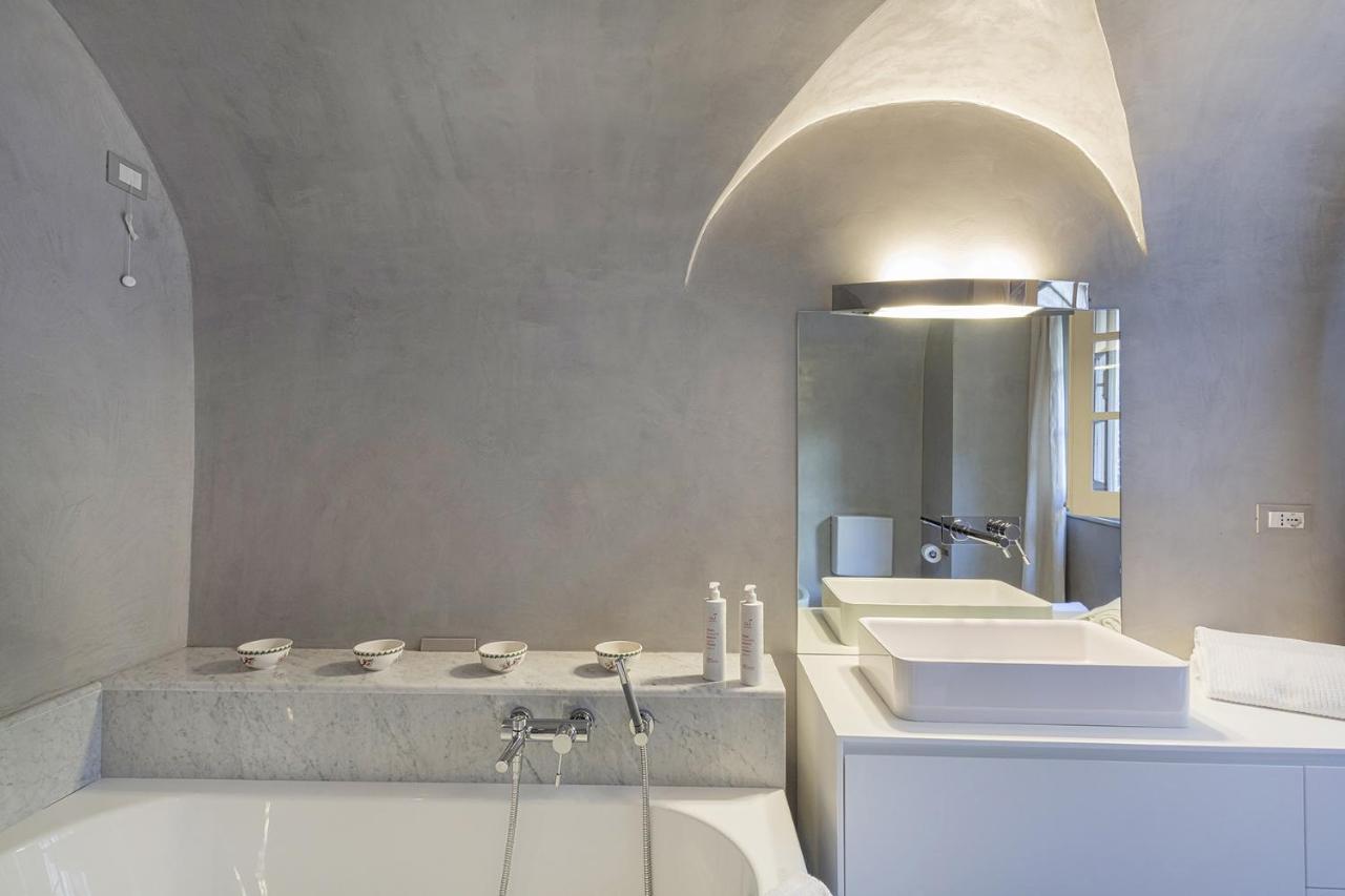 Garibaldi Glamorous Apartment By Wonderful Italy เจนัว ภายนอก รูปภาพ